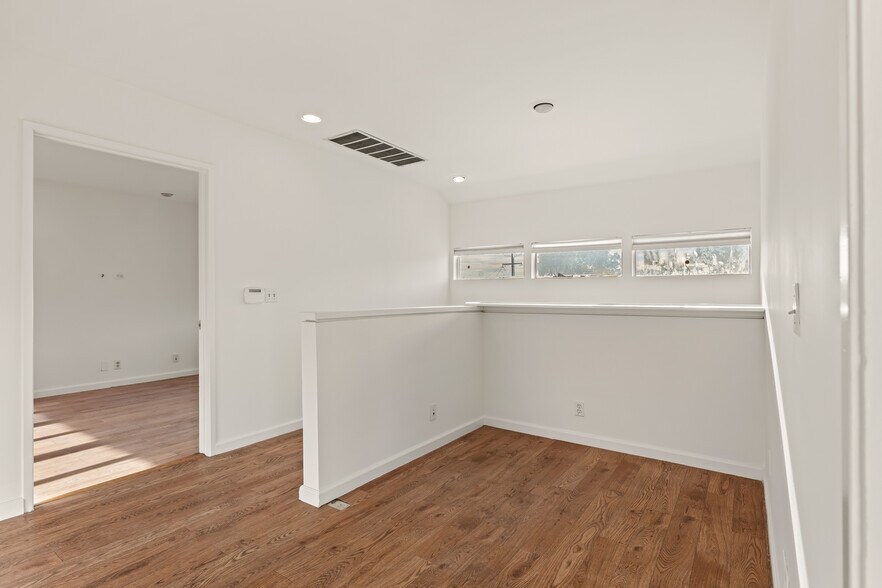 More Photos Of 2951-2953 Lincoln Blvd, Santa Monica Loft Creative Space For Sale