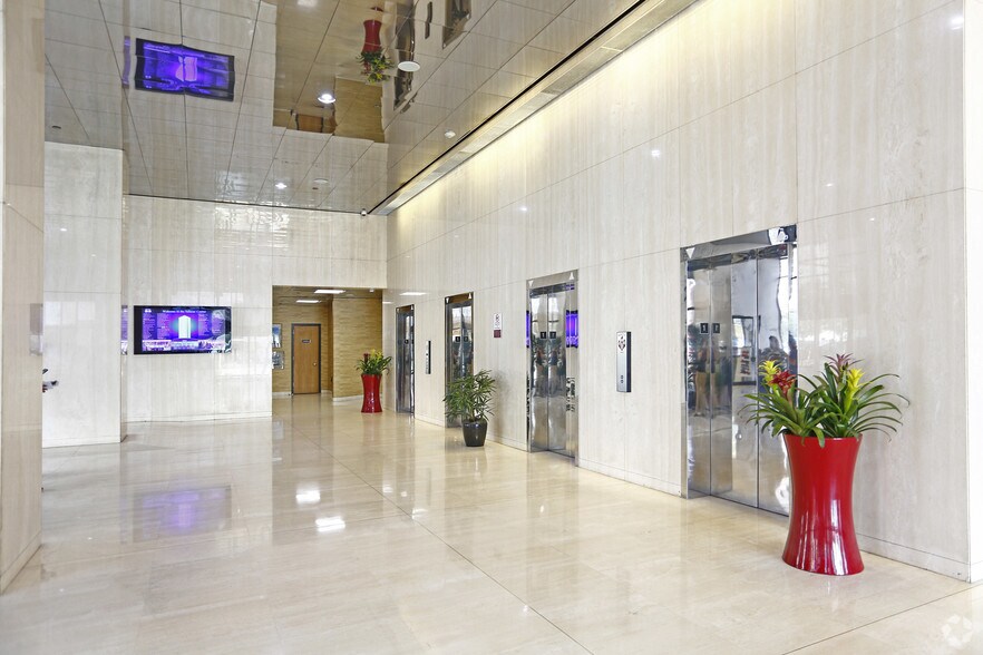 More Photos Of 2201 Main St, Dallas Office For Lease