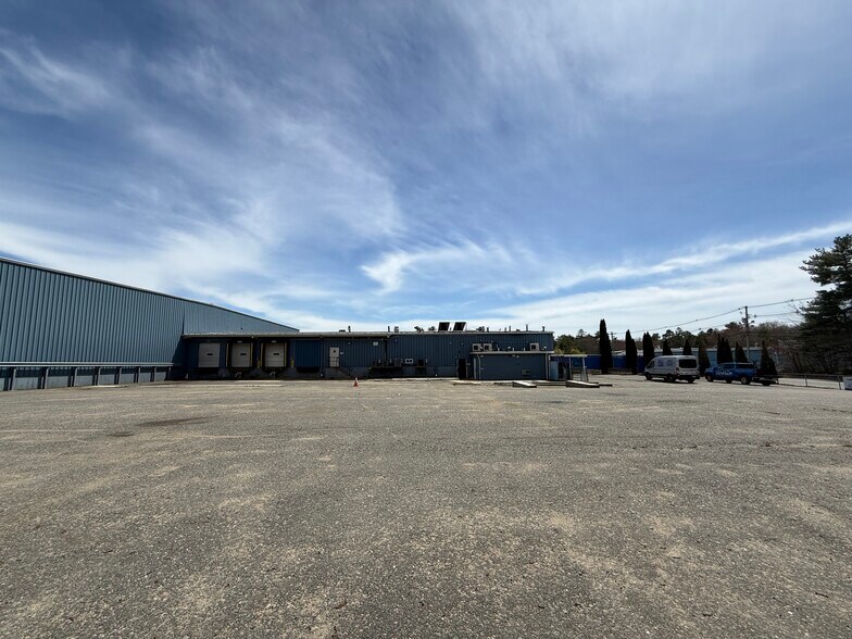 More Photos Of 111 Braley Rd, East Freetown Warehouse For Lease