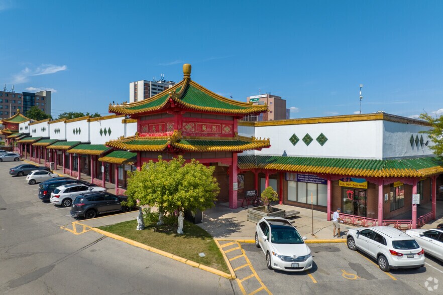 More Photos Of 888 Dundas St E, Mississauga General Retail For Lease