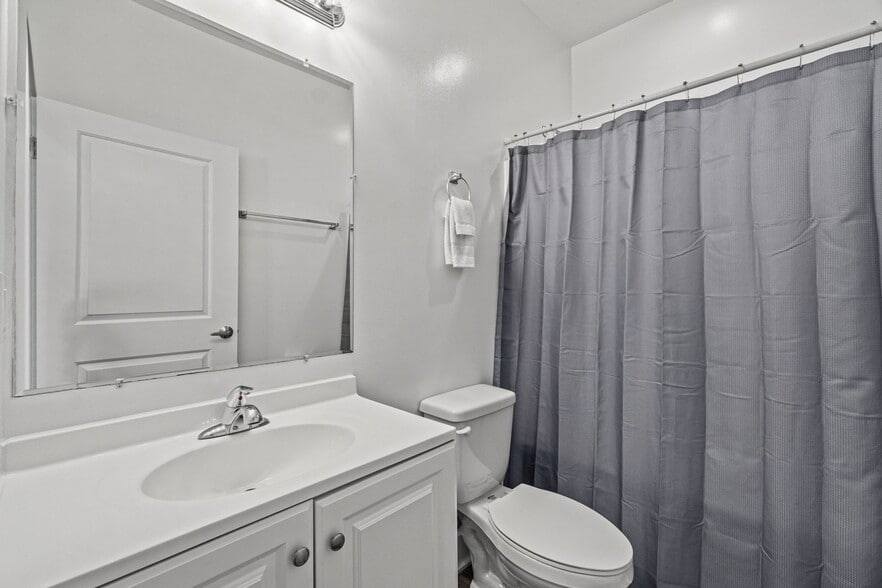 More Photos Of 2906 Sarah Jean Ct, Panama City Manufactured Housing Mobile Home Park For Sale