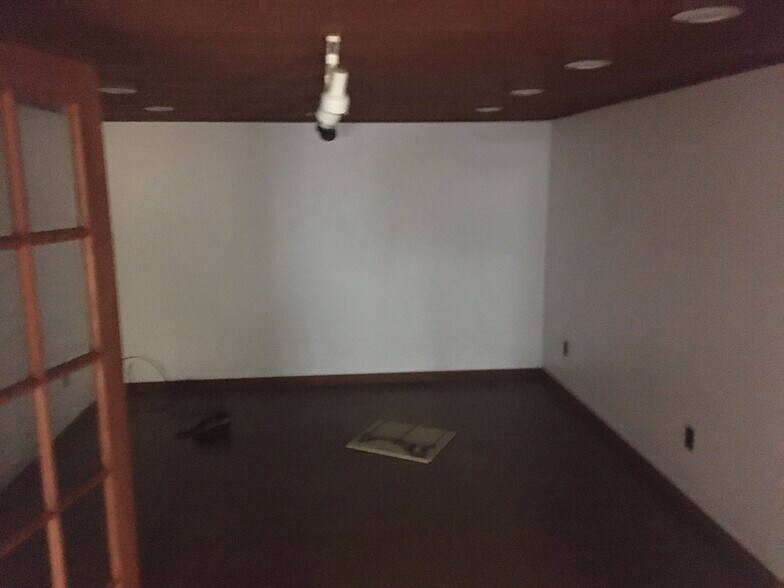 More Photos Of 3126 7th Ave, Charleston General Retail For Sale