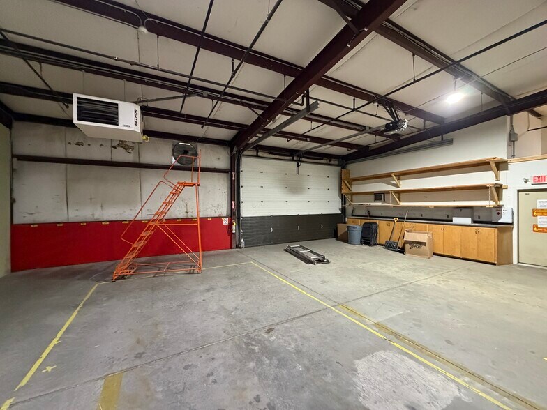 More Photos Of 10 Kendrick Rd, Wareham Flex For Lease