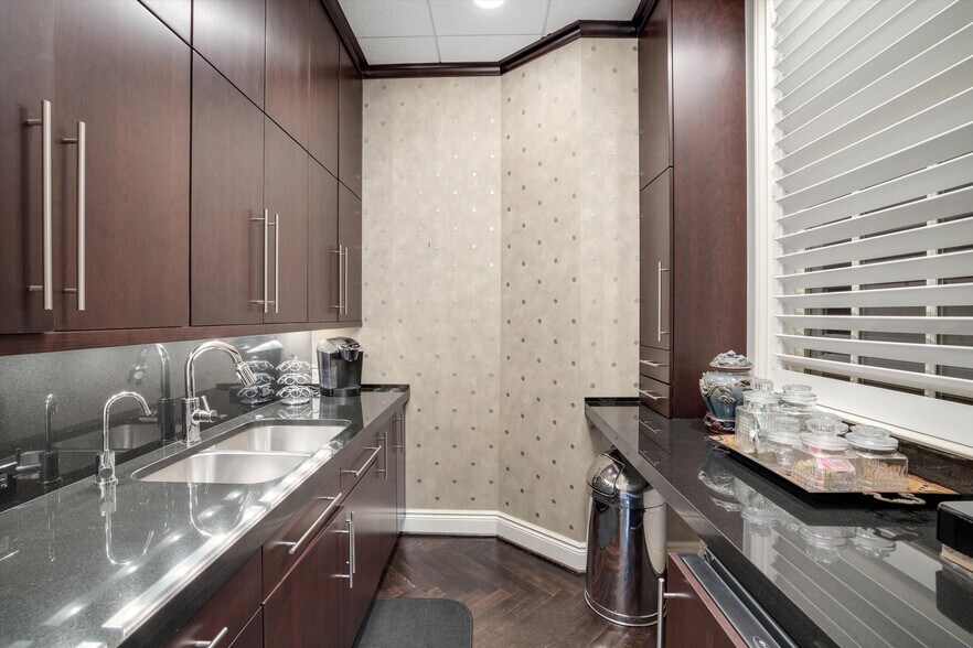 More Photos Of 112 Kercheval Ave, Grosse Pointe Office Residential For Lease