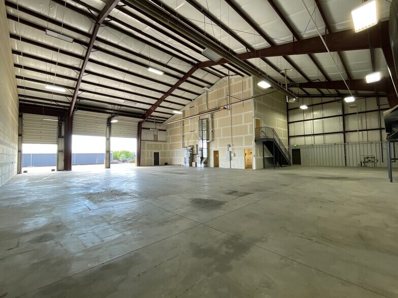 More Photos Of 9669 Havana St, Commerce City Manufacturing For Lease
