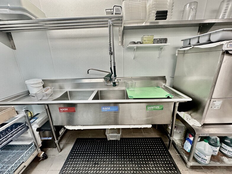 More Photos Of 135-141 Post Rd E, Westport Freestanding For Lease