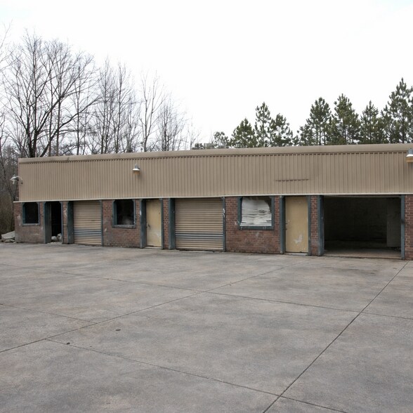 More Photos Of 999 Crestmark Blvd, Lithia Springs Light Distribution For Lease