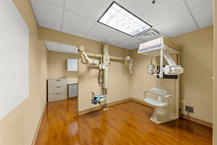 More Photos Of 1001 E Chicago Ave, Naperville Office For Sale