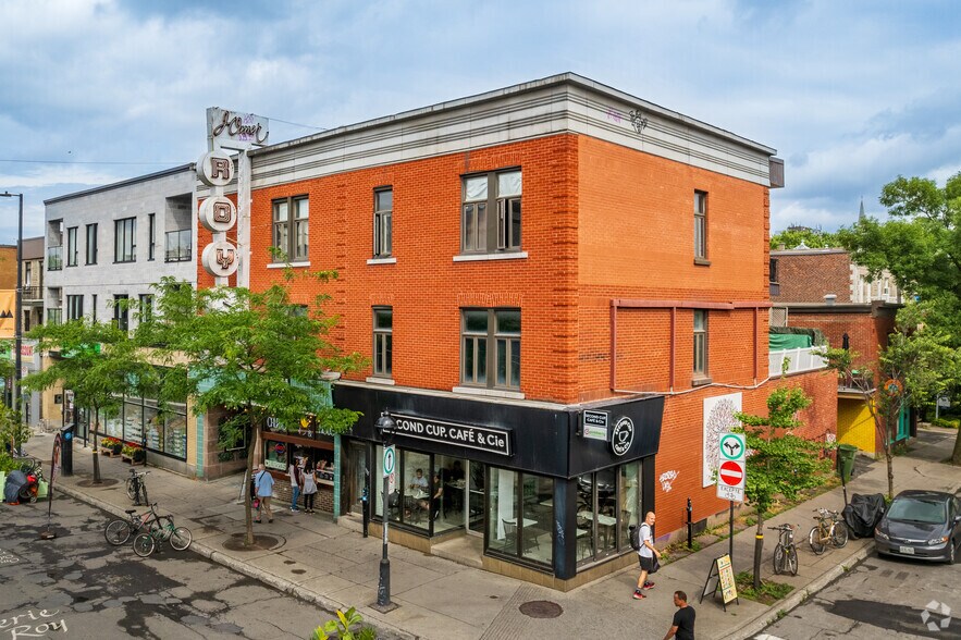 Primary Photo Of 1648-1658 Av du Mont-Royal E, Montréal Storefront Retail Residential For Sale