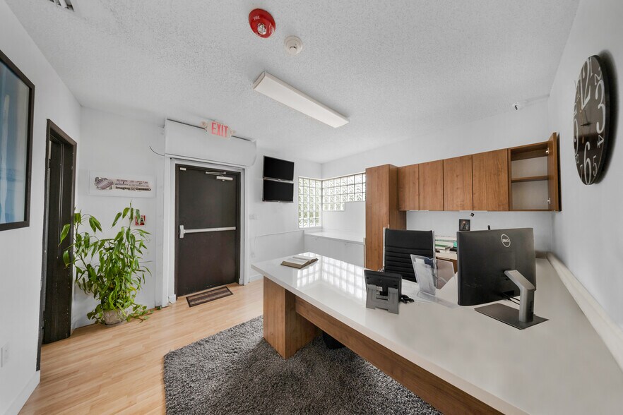 More Photos Of 49 W 49th St, Hialeah Medical For Lease