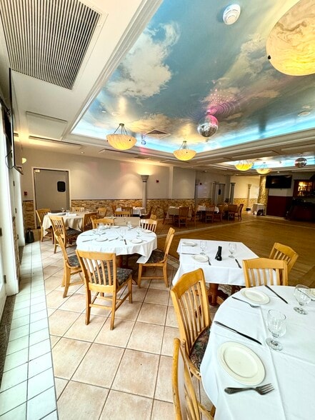 More Photos Of 908-912B Hempstead Tpke, Franklin Square Restaurant For Sale