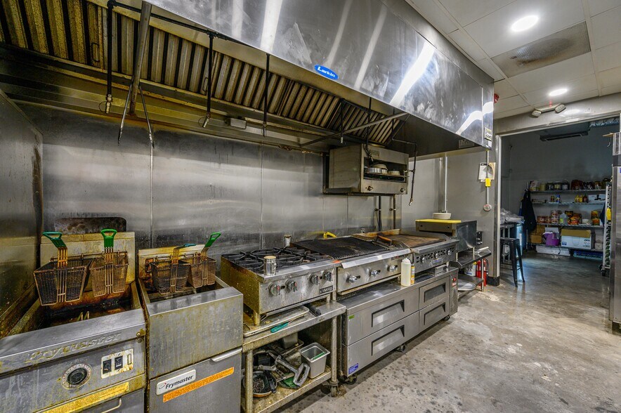 More Photos Of 1721 S Armstrong Ave, Denison Restaurant For Sale