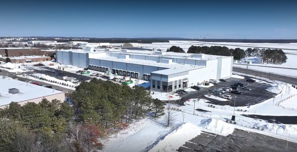 Primary Photo Of 2100 Smithtown Ave, Ronkonkoma Refrigeration Cold Storage For Lease