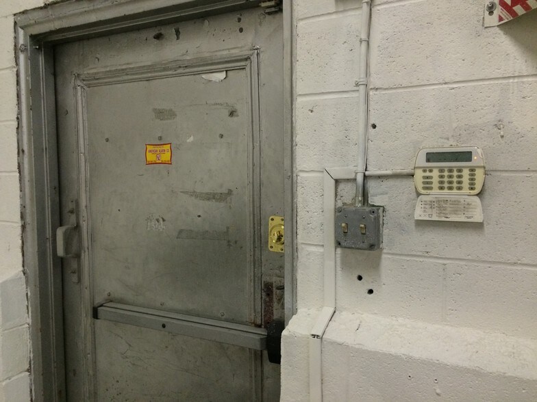 More Photos Of 73 Bridge St, Newburgh Warehouse For Lease