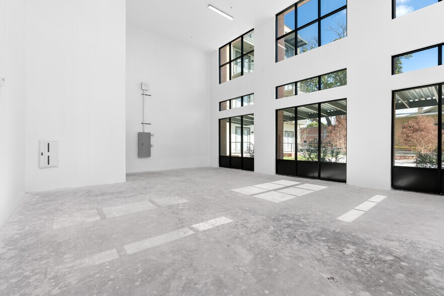 More Photos Of 923 E Carson St, San Antonio Apartments For Lease