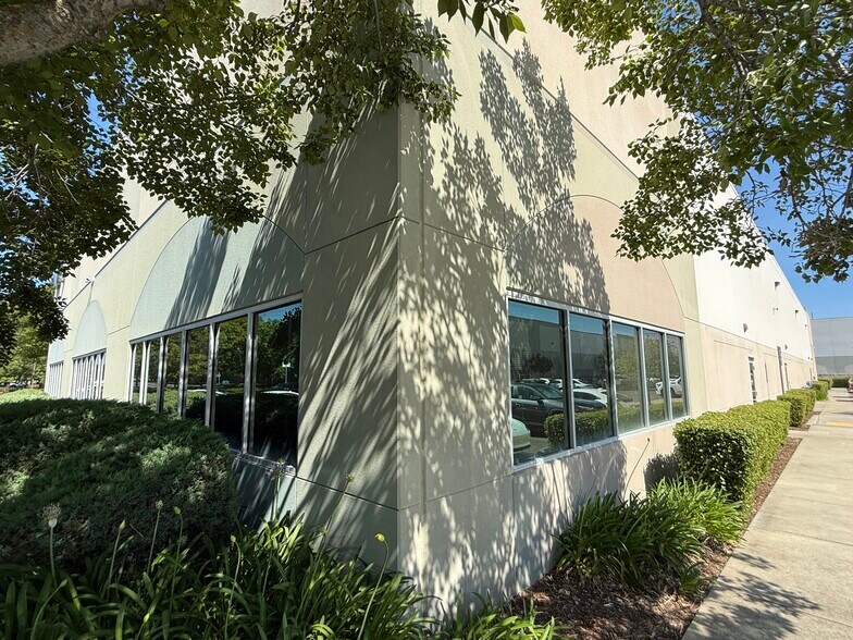 More Photos Of 1921 Arena Blvd, Sacramento Research And Development For Lease