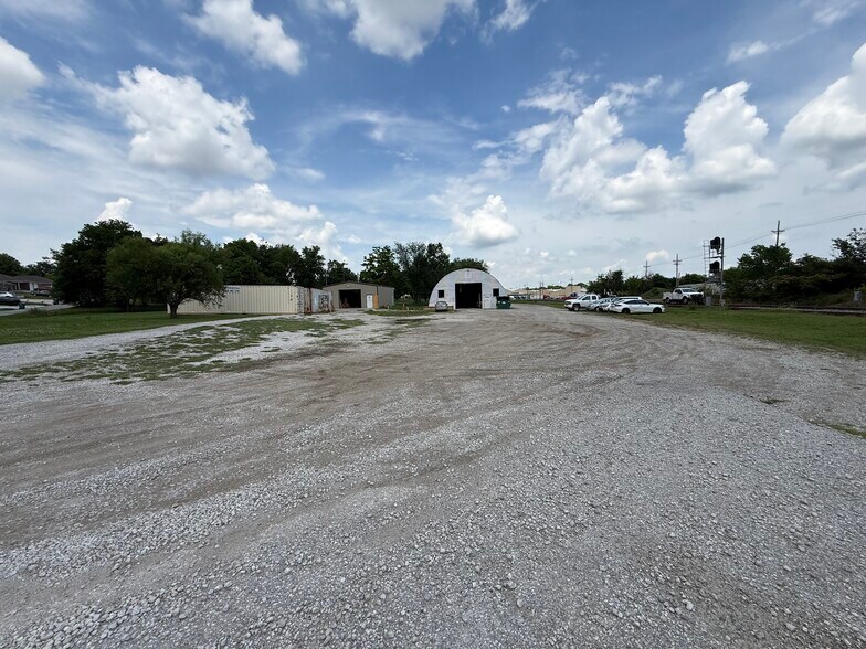 More Photos Of 421 N 2nd St, Sapulpa Truck Terminal For Sale