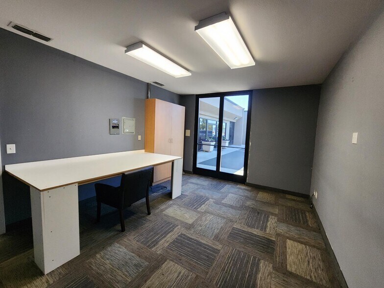 More Photos Of 5771-5791 E Shields Ave, Fresno Warehouse For Lease