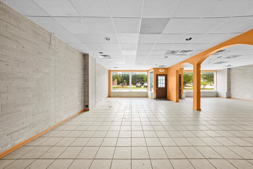 More Photos Of 358-368 W Jefferson St, Joliet General Retail For Sale