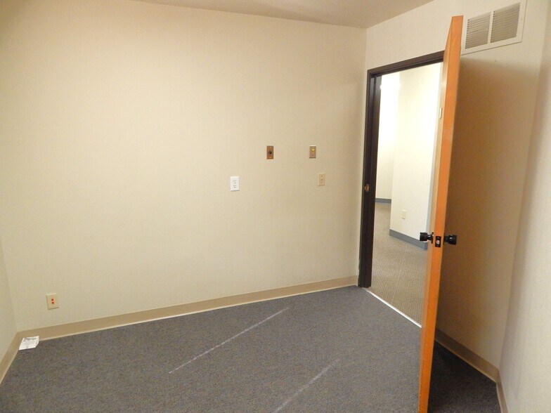 More Photos Of 272 Medical Loop, Roseburg Office For Sale