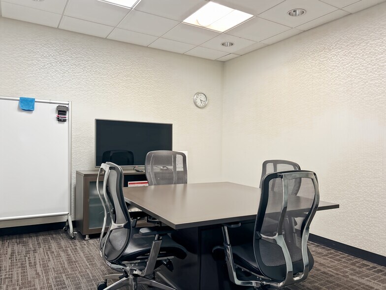 More Photos Of 9920 Pacific Heights Blvd, San Diego Coworking Space