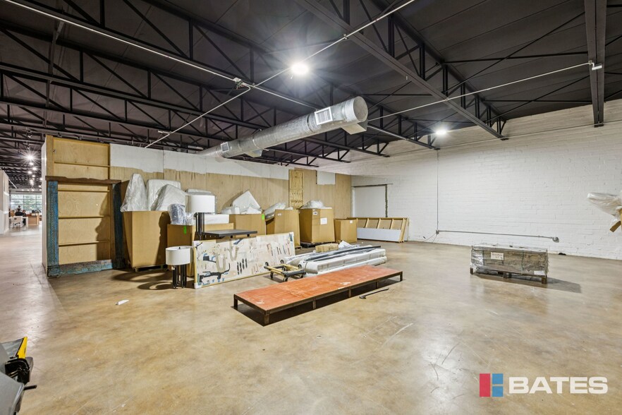 More Photos Of 1835 E Levee St, Dallas Showroom For Lease