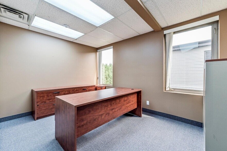 More Photos Of 5687 Av Auteuil, Brossard Office For Lease