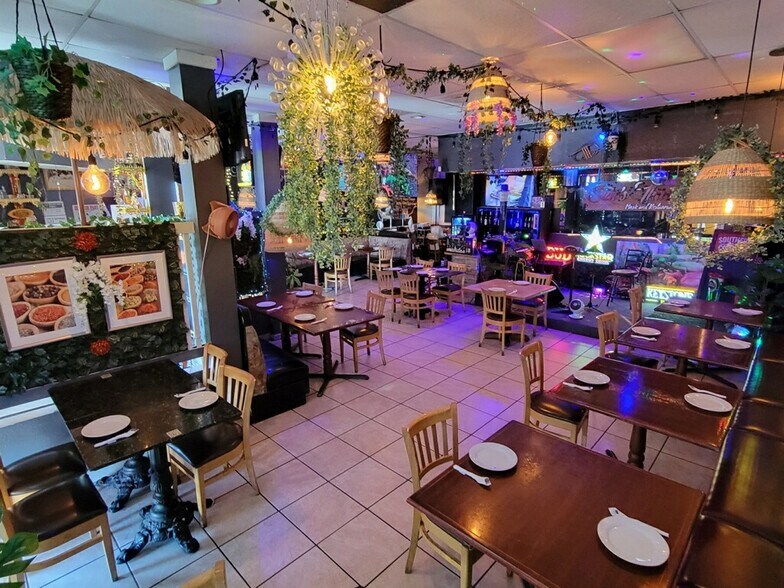 More Photos Of 4921-4945 W Craig Rd, Las Vegas General Retail For Lease