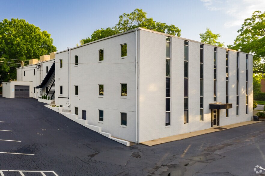 More Photos Of 1200 E Morehead St, Charlotte Office For Lease