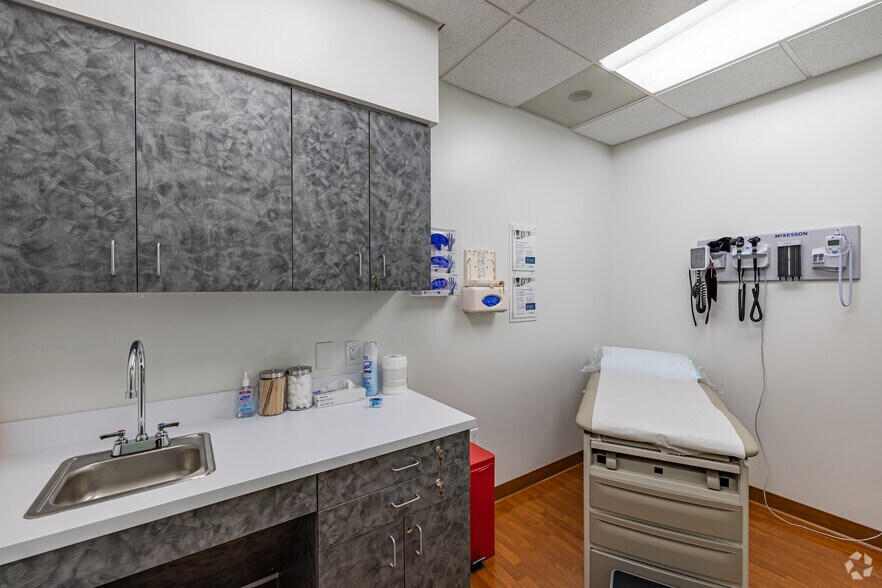 More Photos Of 14-01 Broadway, Fair Lawn Medical For Lease