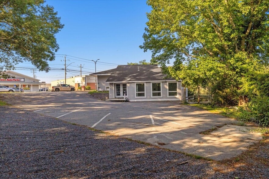 More Photos Of 307 Falmouth Rd, Hyannis Office For Sale