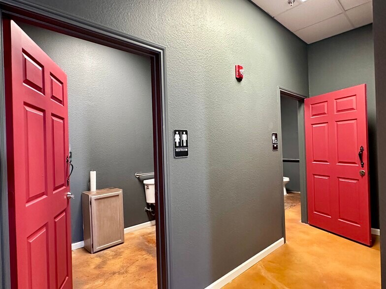 More Photos Of 8142 Shin Oak Dr, San Antonio Unknown For Lease