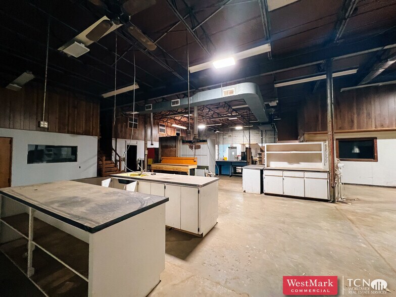 More Photos Of 302 34th St, Lubbock Warehouse For Lease