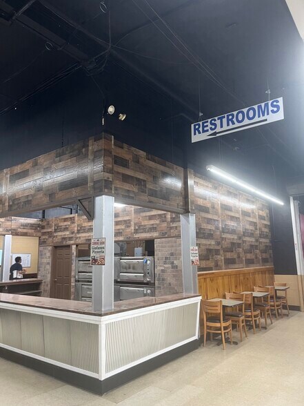 More Photos Of 41 Clementon Rd, Berlin Supermarket For Lease