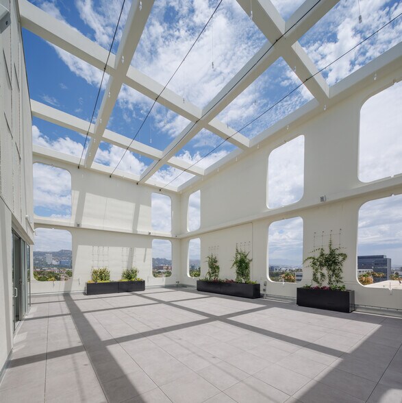 More Photos Of 9300 Wilshire Blvd, Beverly Hills Office For Lease