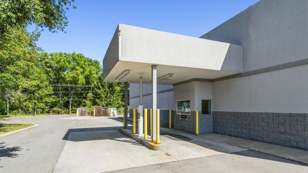 More Photos Of 102 State Rd, Dowagiac Drugstore For Lease