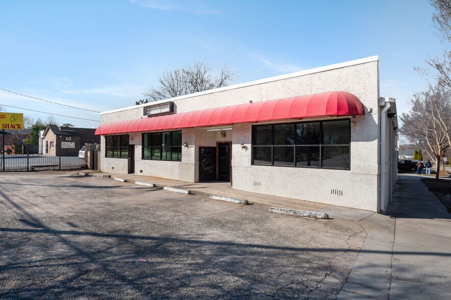 More Photos Of 2331-2333 Statesville Ave, Charlotte Restaurant For Lease