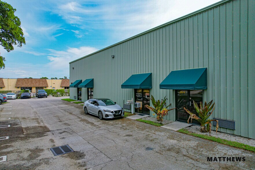 More Photos Of 619-860 Whitney ave, Lantana Industrial For Lease