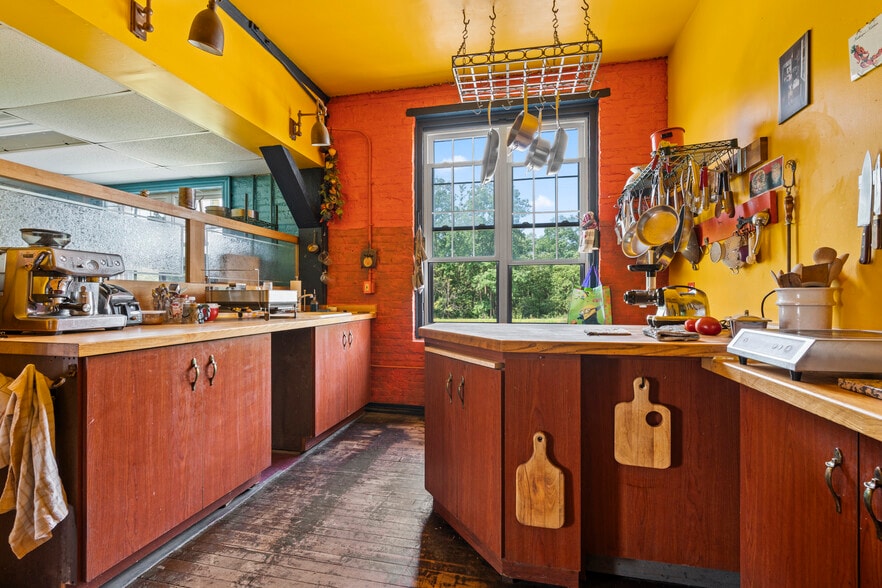 More Photos Of 500 Bridge St, Weissport Restaurant For Sale