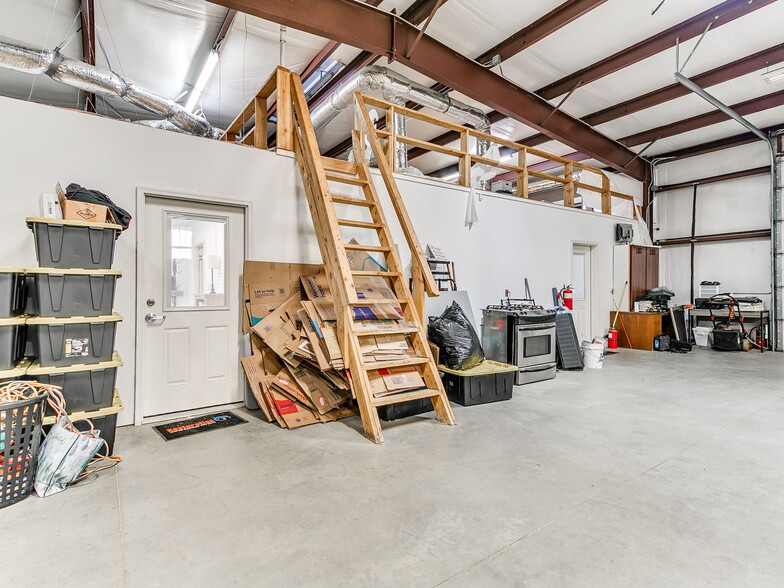 More Photos Of 1064 Industrial Dr, Yukon Light Distribution For Lease