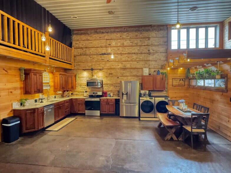 More Photos Of 201 State St, Luther Specialty For Sale