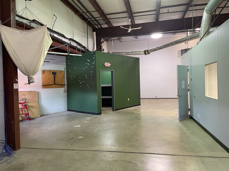 More Photos Of 1057 E Henrietta Rd, Brighton Light Distribution For Lease