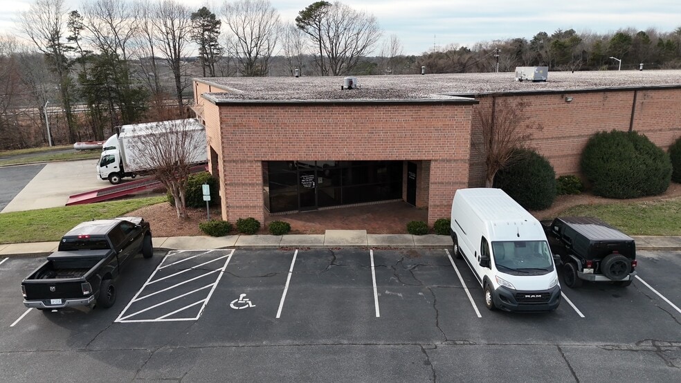 More Photos Of 822-826 22nd Street Pl SE, Hickory Warehouse For Lease