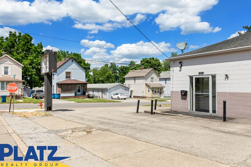Primary Photo Of 80 Elm St, Struthers Freestanding For Lease