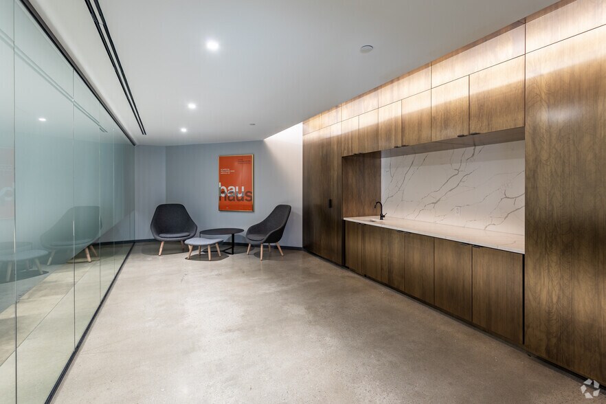 More Photos Of 1100 Main St, Kansas City Office For Lease