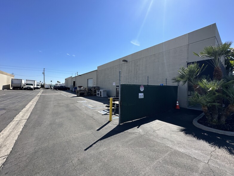 More Photos Of 2020 E Orangethorpe Ave, Anaheim Distribution For Lease