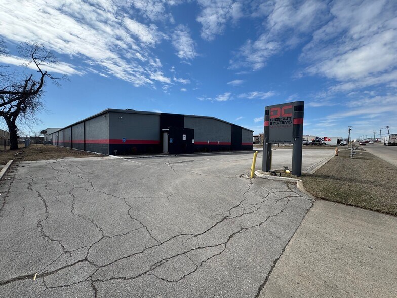 More Photos Of 7700 E 38th St, Tulsa Manufacturing For Sale