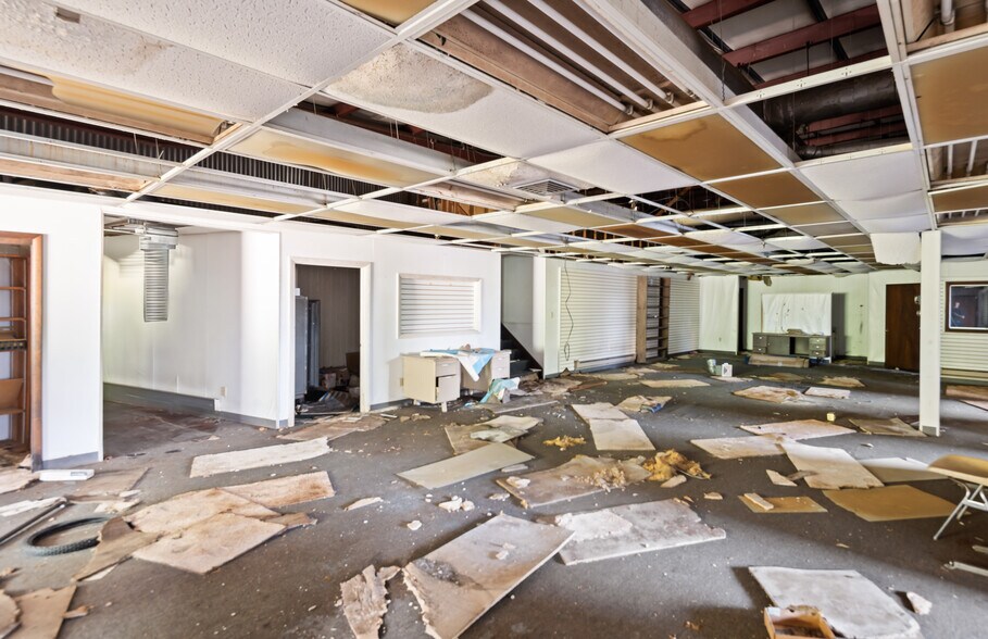 More Photos Of 277 E Main St, East Brookfield Warehouse For Sale