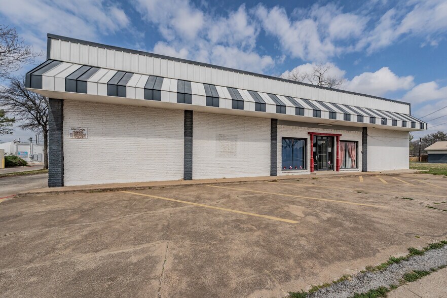 More Photos Of 7235 Glenview Dr, Richland Hills Office For Sale