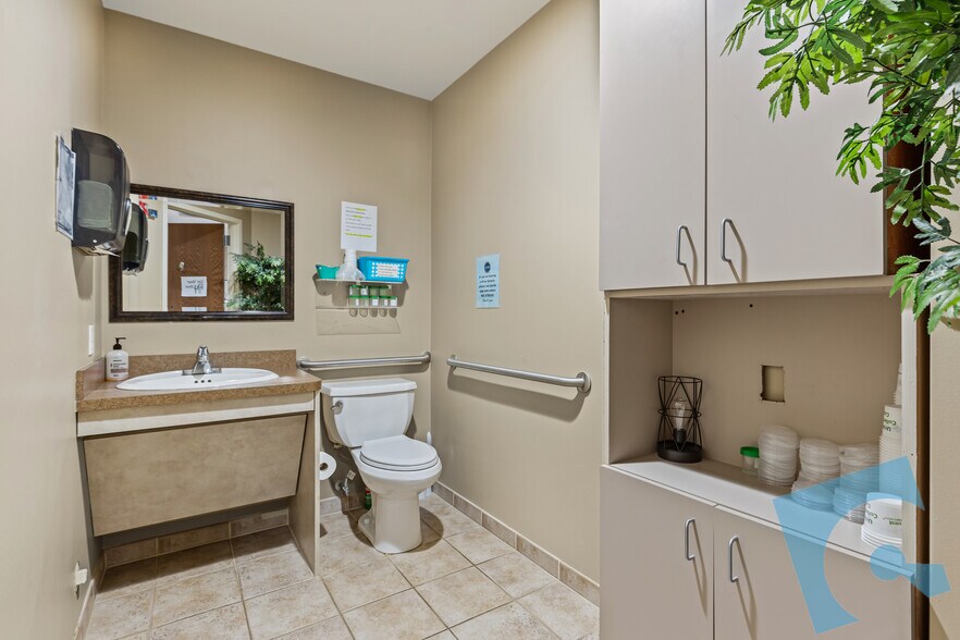 More Photos Of 1601 Lancaster Dr, Grapevine Medical For Lease